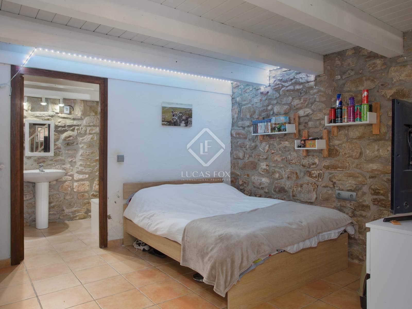 7 soveværelse Finca/Landehus til salg i Santa Pau med swimmingpool garage - € 995.000 (Ref: 8696938)