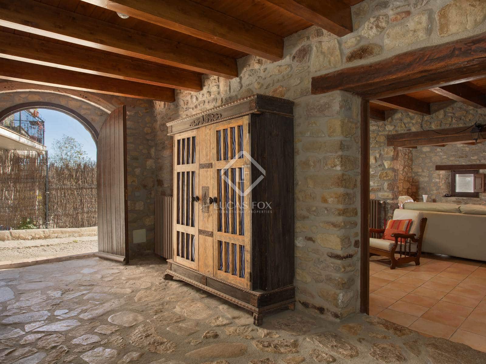 7 soveværelse Finca/Landehus til salg i Santa Pau med swimmingpool garage - € 995.000 (Ref: 8696938)