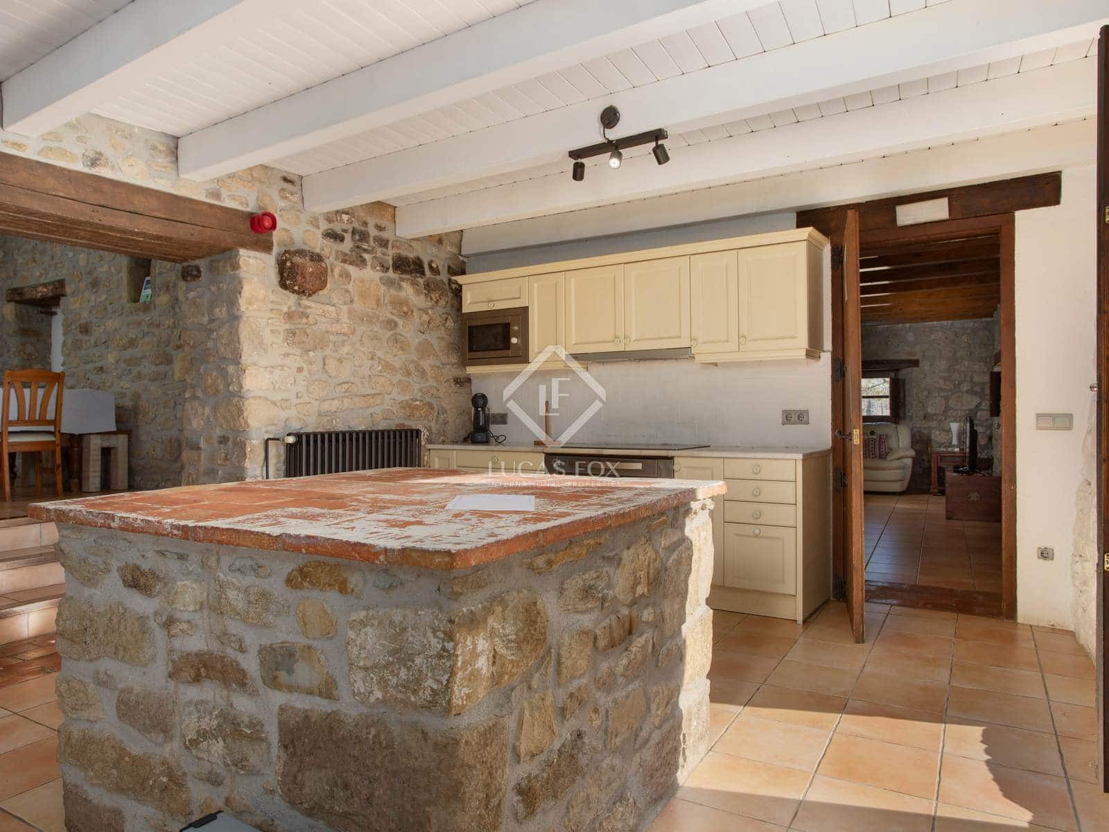 7 soveværelse Finca/Landehus til salg i Santa Pau med swimmingpool garage - € 995.000 (Ref: 8696938)