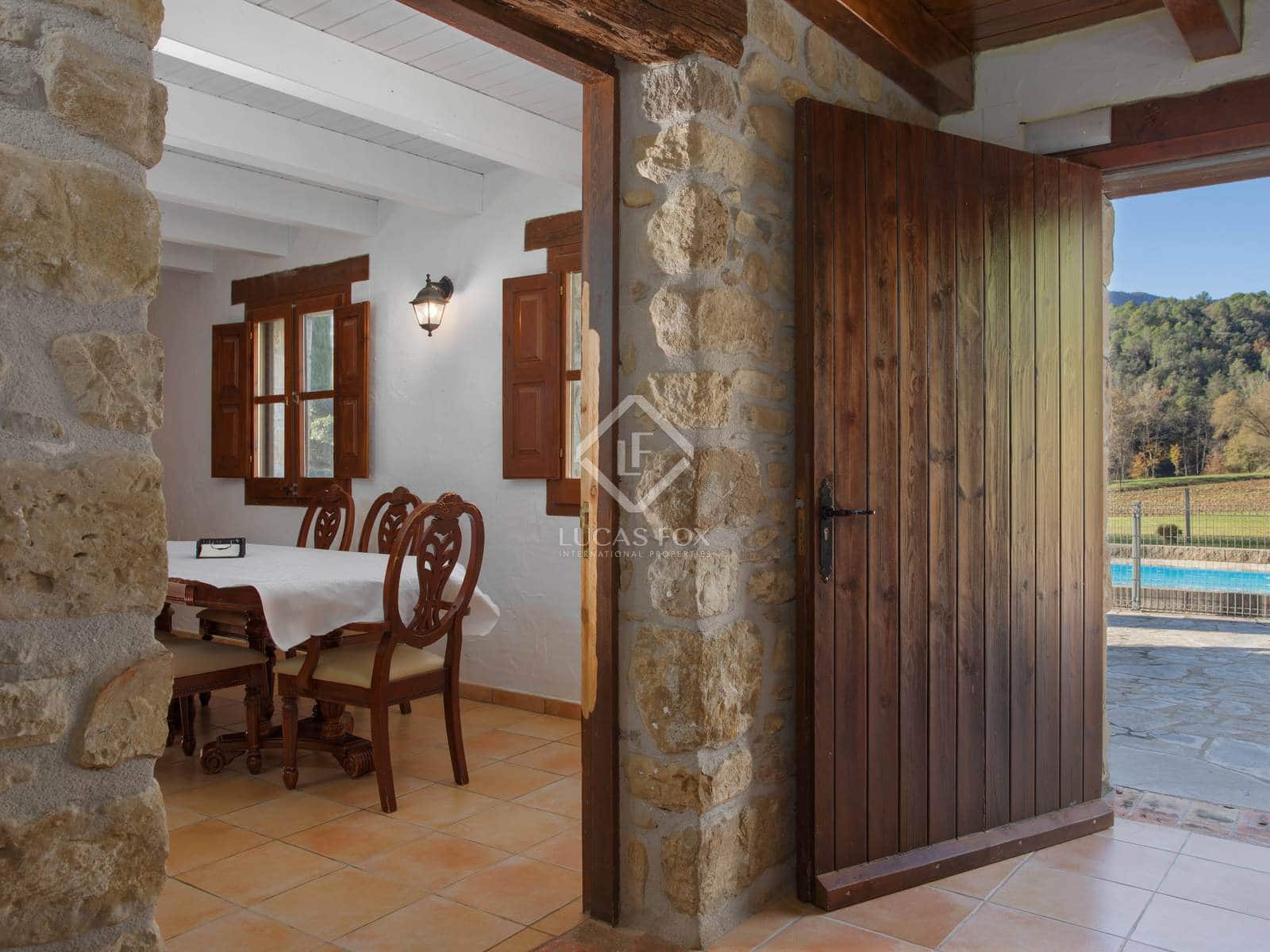 7 soveværelse Finca/Landehus til salg i Santa Pau med swimmingpool garage - € 995.000 (Ref: 8696938)