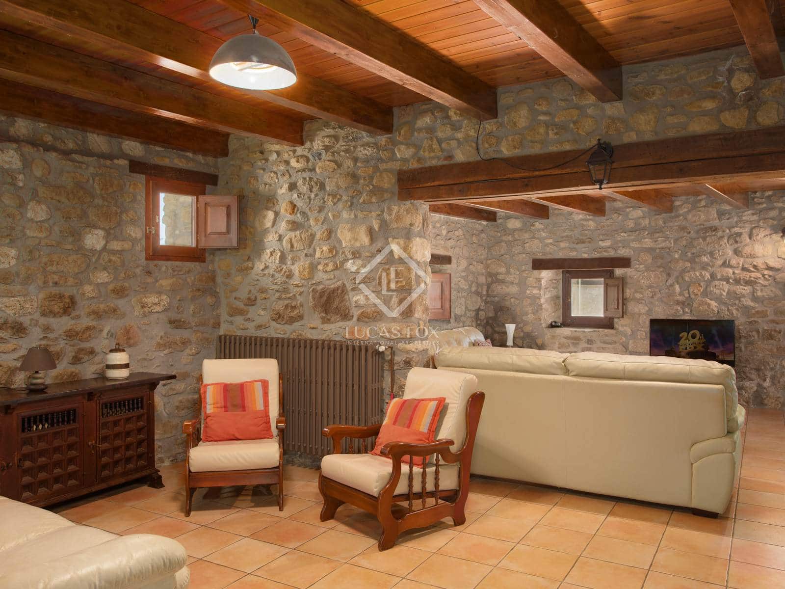 7 soveværelse Finca/Landehus til salg i Santa Pau med swimmingpool garage - € 995.000 (Ref: 8696938)