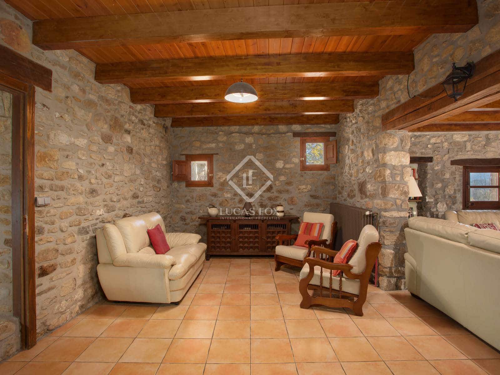 7 soveværelse Finca/Landehus til salg i Santa Pau med swimmingpool garage - € 995.000 (Ref: 8696938)