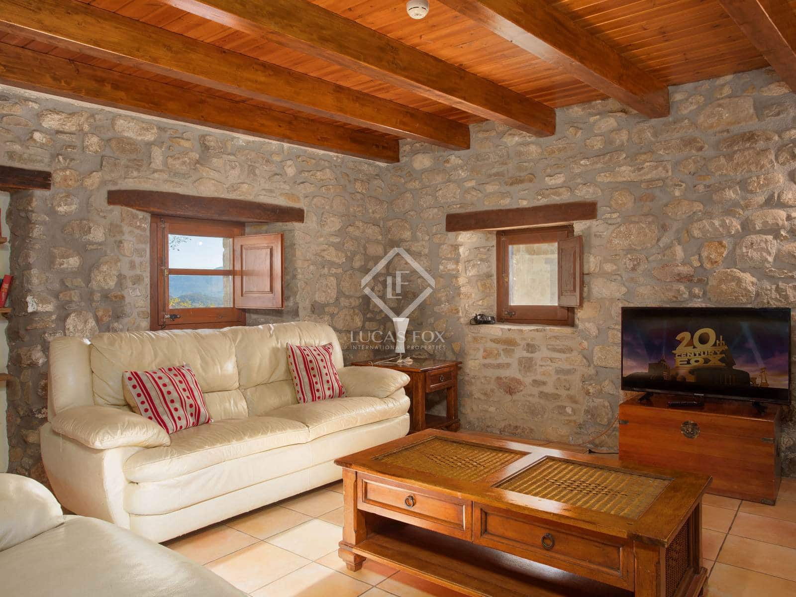 7 soveværelse Finca/Landehus til salg i Santa Pau med swimmingpool garage - € 995.000 (Ref: 8696938)