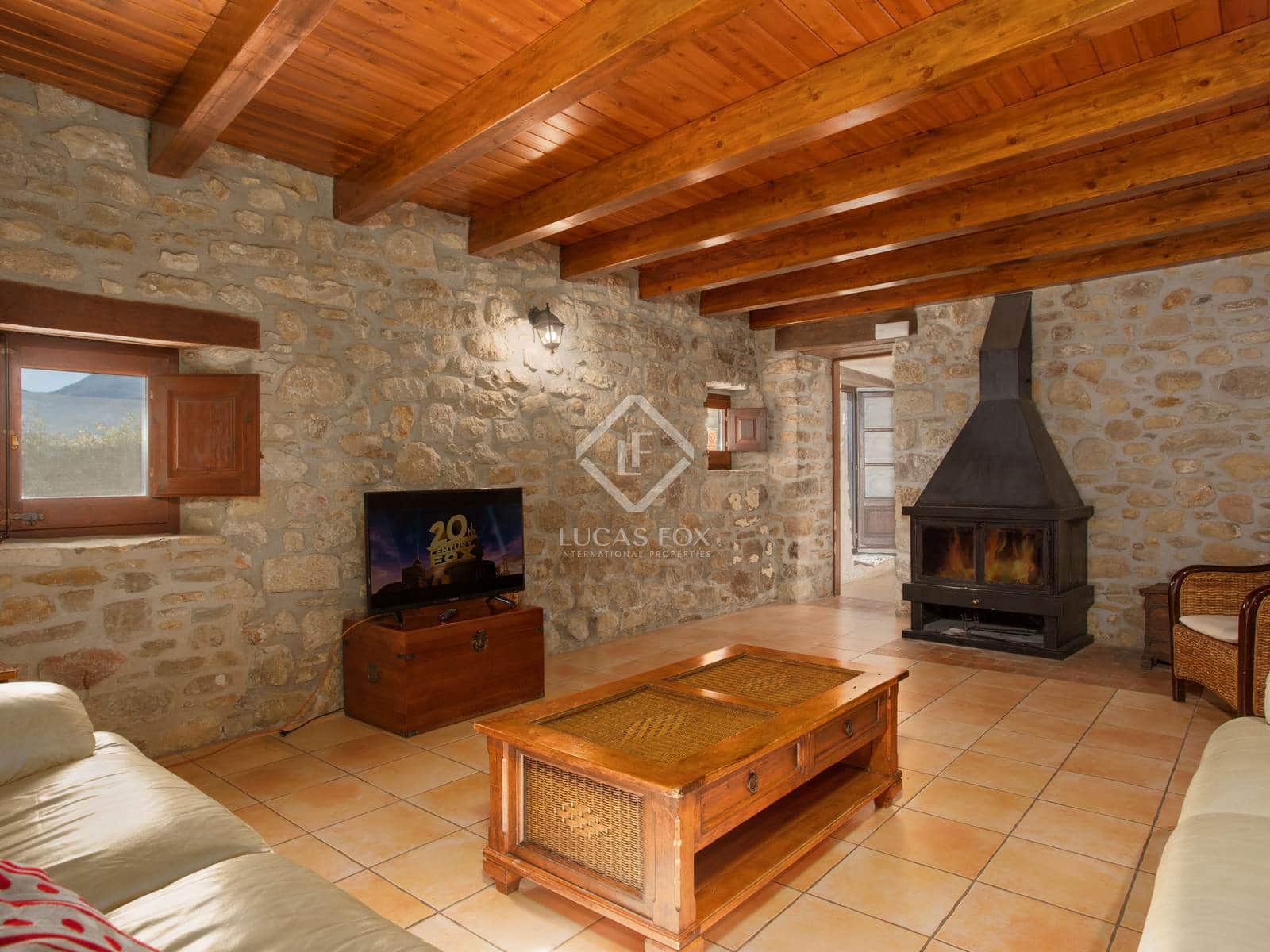 7 soveværelse Finca/Landehus til salg i Santa Pau med swimmingpool garage - € 995.000 (Ref: 8696938)