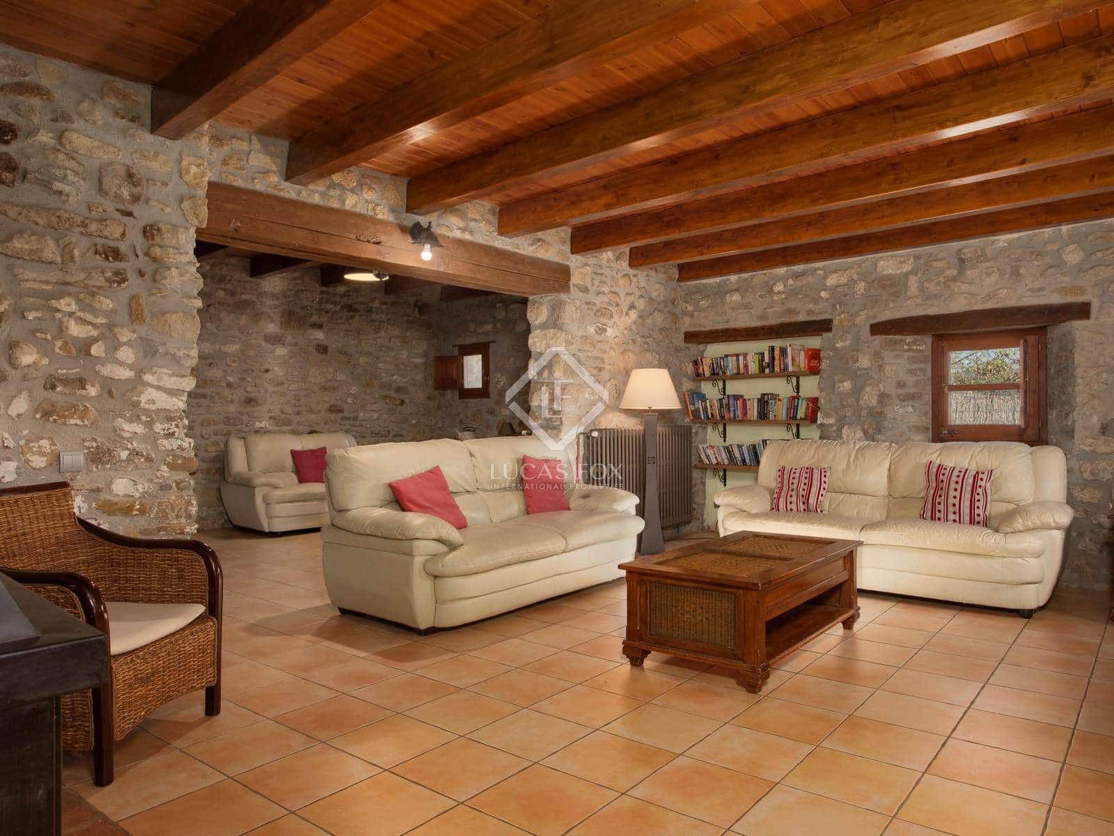 7 soveværelse Finca/Landehus til salg i Santa Pau med swimmingpool garage - € 995.000 (Ref: 8696938)