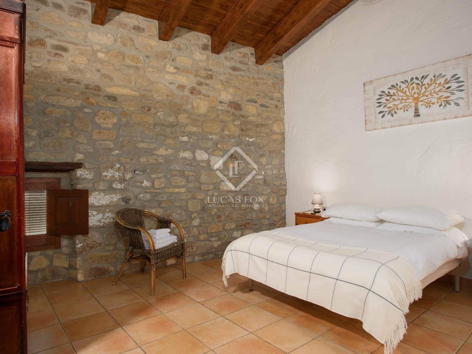 7 soveværelse Finca/Landehus til salg i Santa Pau med swimmingpool garage - € 995.000 (Ref: 8696938)