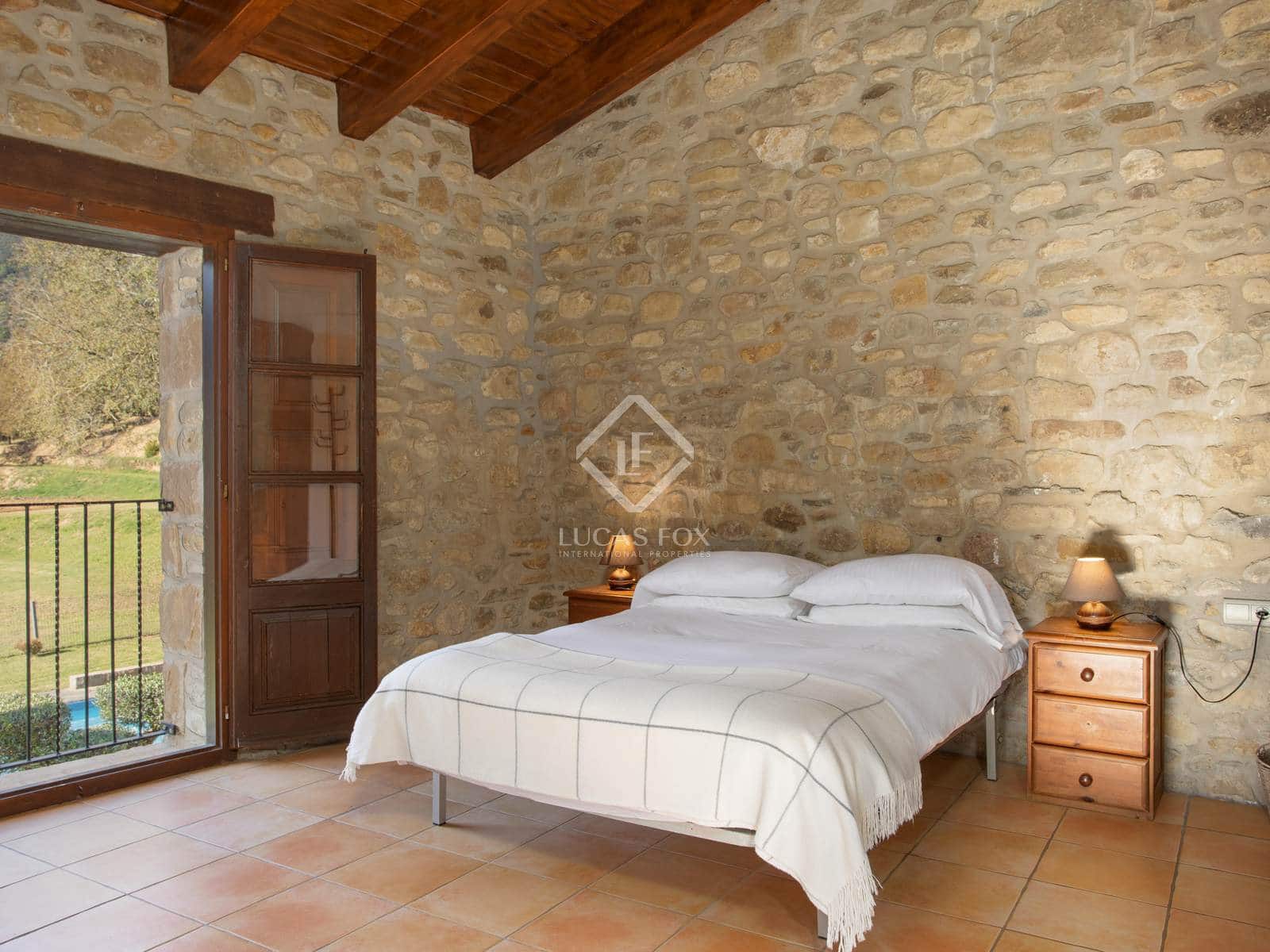 7 soveværelse Finca/Landehus til salg i Santa Pau med swimmingpool garage - € 995.000 (Ref: 8696938)