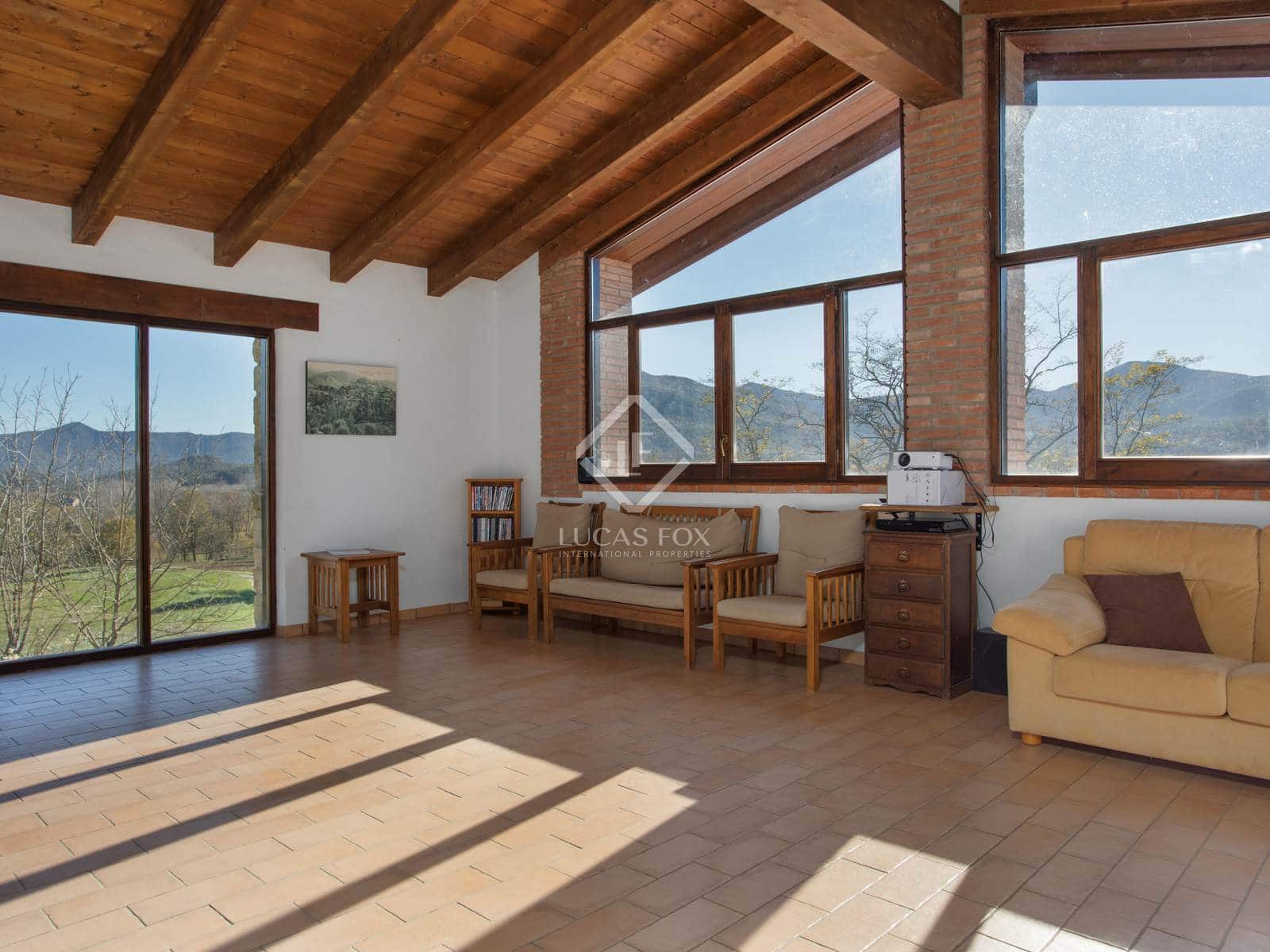 7 soveværelse Finca/Landehus til salg i Santa Pau med swimmingpool garage - € 995.000 (Ref: 8696938)