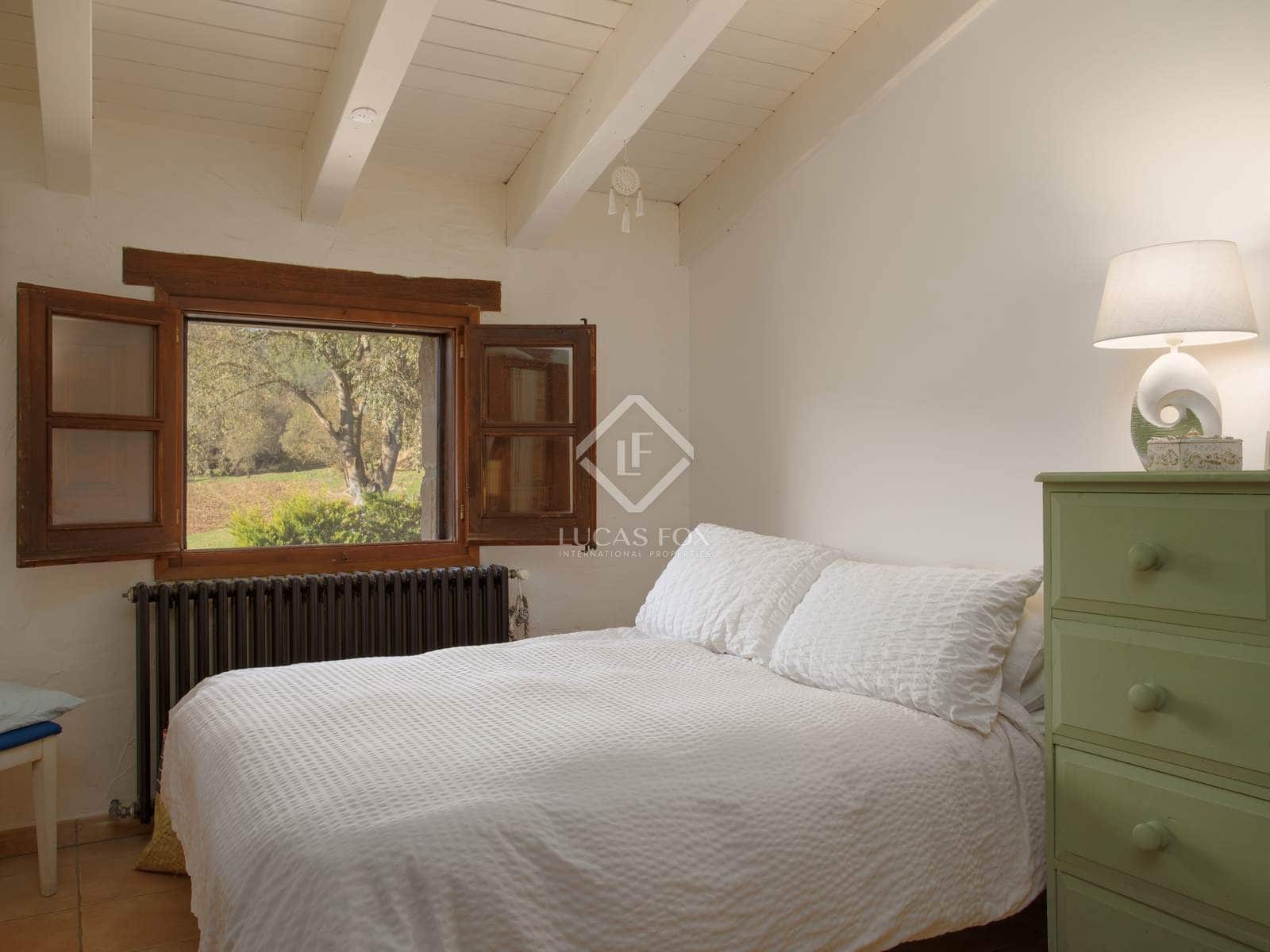 7 soveværelse Finca/Landehus til salg i Santa Pau med swimmingpool garage - € 995.000 (Ref: 8696938)