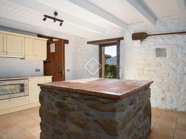 7 quarto Quinta/Casa Rural para venda em Santa Pau com piscina garagem - 995 000 € (Ref: 8696938)