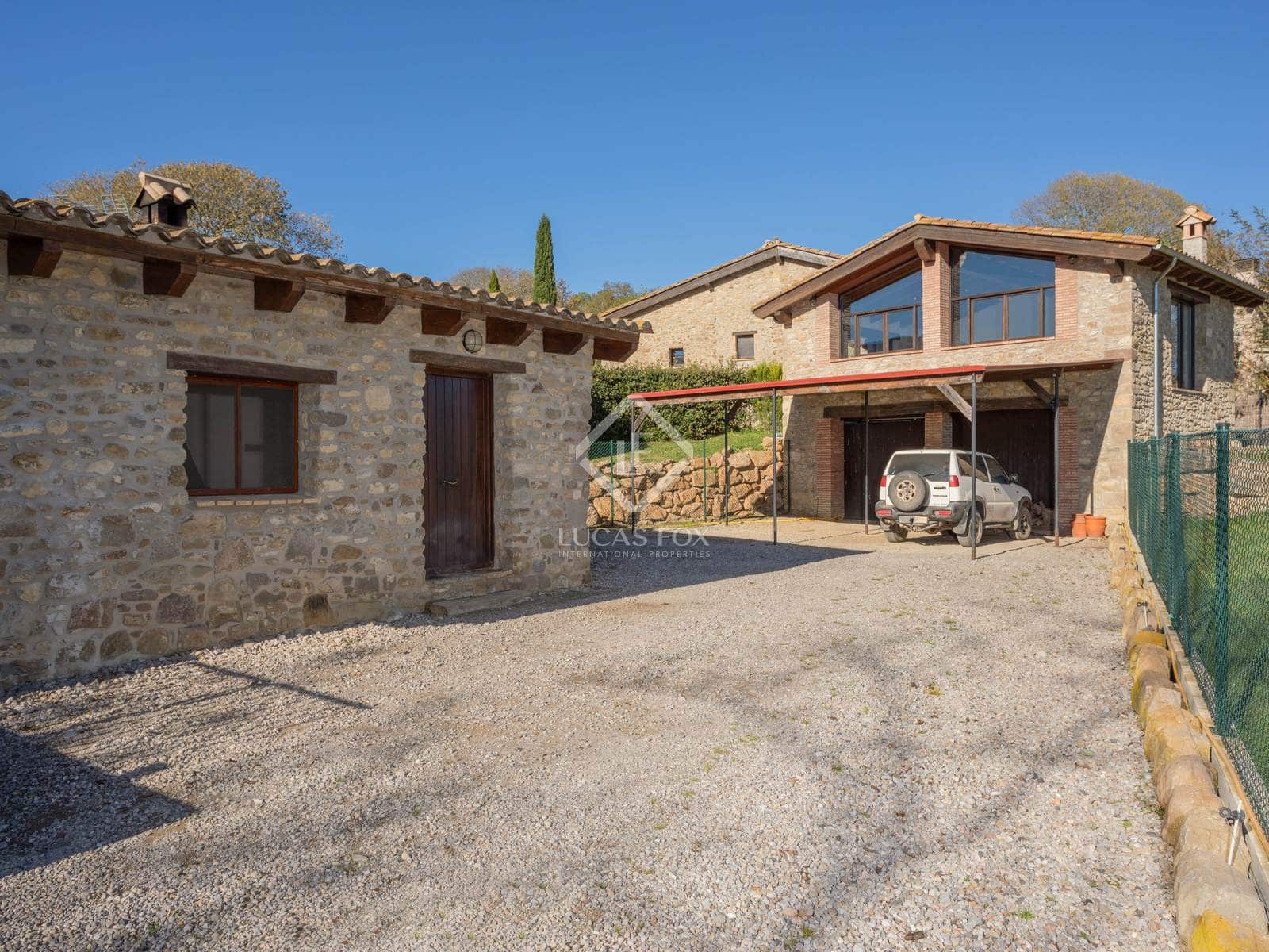 7 soveværelse Finca/Landehus til salg i Santa Pau med swimmingpool garage - € 995.000 (Ref: 8696938)