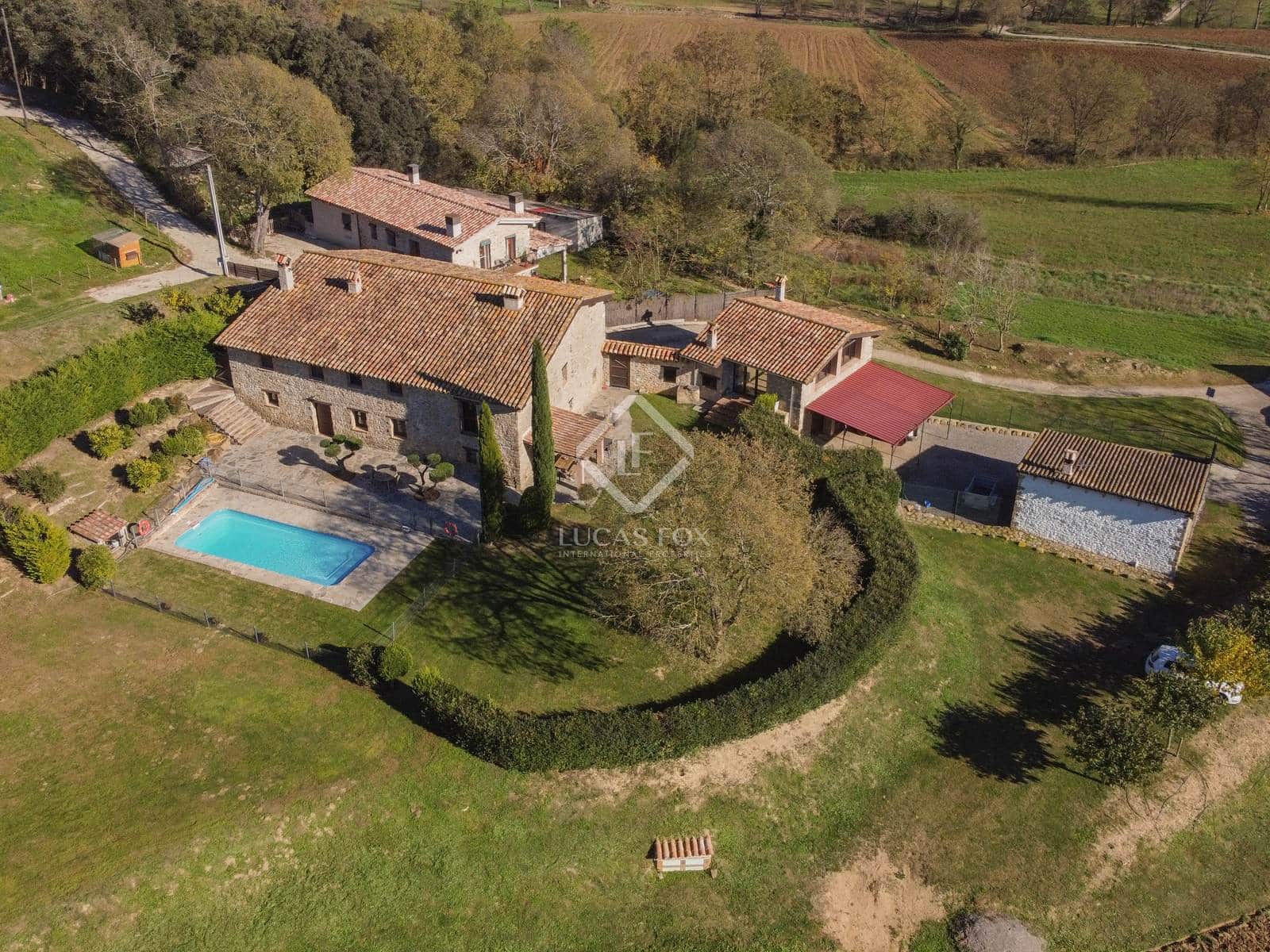 7 soveværelse Finca/Landehus til salg i Santa Pau med swimmingpool garage - € 995.000 (Ref: 8696938)
