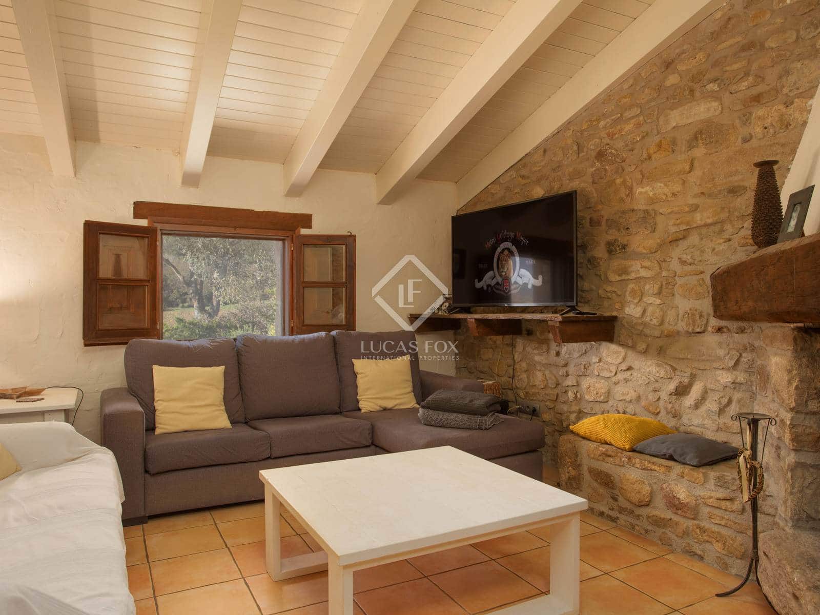 7 soveværelse Finca/Landehus til salg i Santa Pau med swimmingpool garage - € 995.000 (Ref: 8696938)
