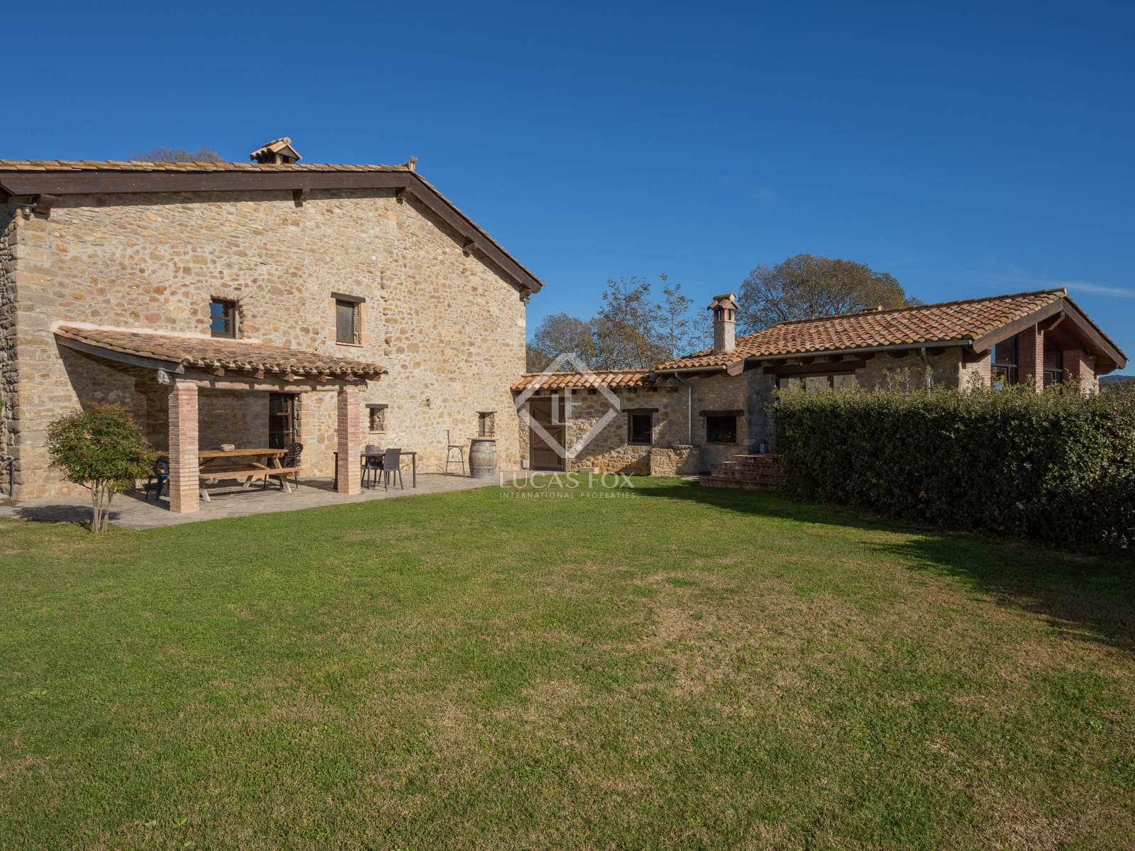 7 soveværelse Finca/Landehus til salg i Santa Pau med swimmingpool garage - € 995.000 (Ref: 8696938)