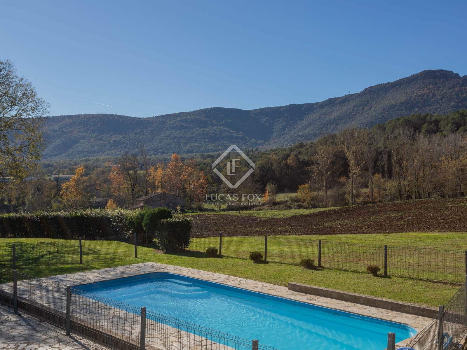 7 soveværelse Finca/Landehus til salg i Santa Pau med swimmingpool garage - € 995.000 (Ref: 8696938)