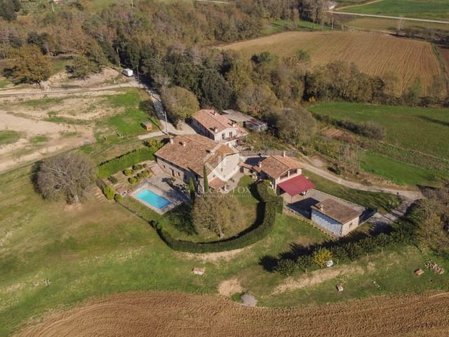 7 quarto Quinta/Casa Rural para venda em Santa Pau com piscina garagem - 995 000 € (Ref: 8696938)