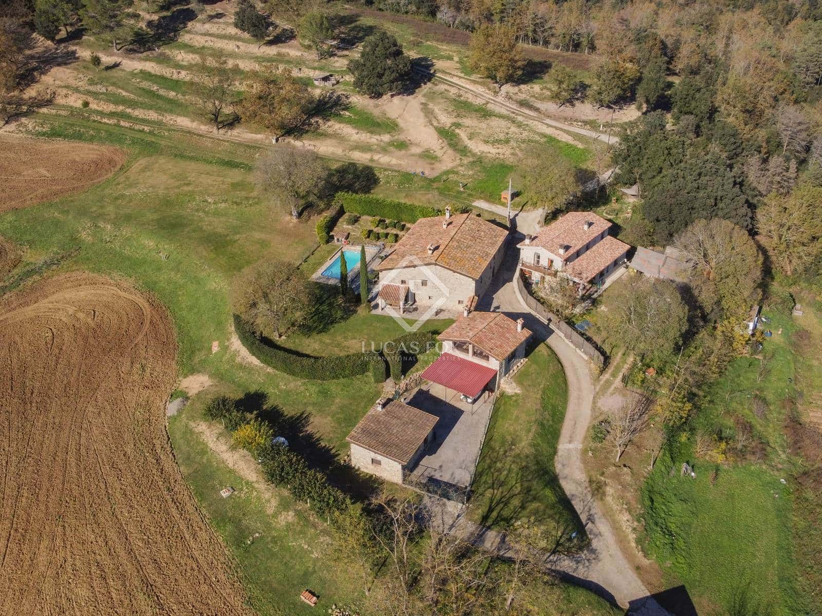 7 soveværelse Finca/Landehus til salg i Santa Pau med swimmingpool garage - € 995.000 (Ref: 8696938)