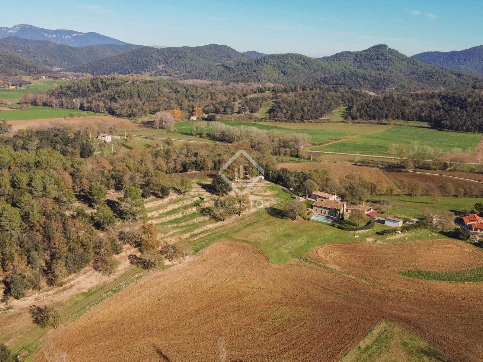 7 soveværelse Finca/Landehus til salg i Santa Pau med swimmingpool garage - € 995.000 (Ref: 8696938)