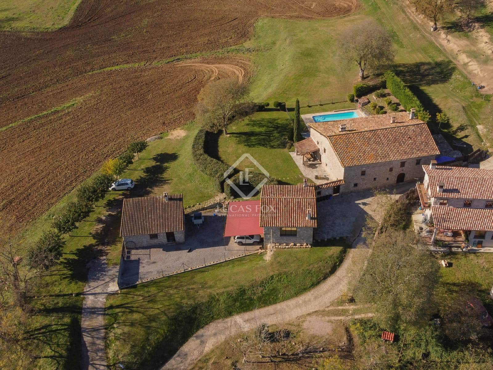 7 soveværelse Finca/Landehus til salg i Santa Pau med swimmingpool garage - € 995.000 (Ref: 8696938)