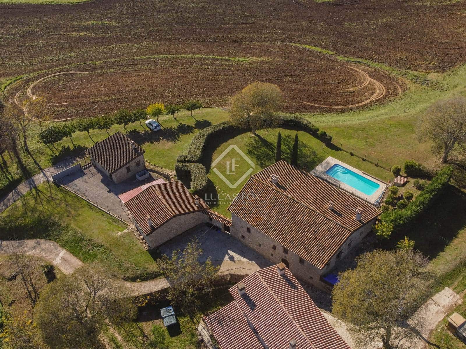 7 soveværelse Finca/Landehus til salg i Santa Pau med swimmingpool garage - € 995.000 (Ref: 8696938)