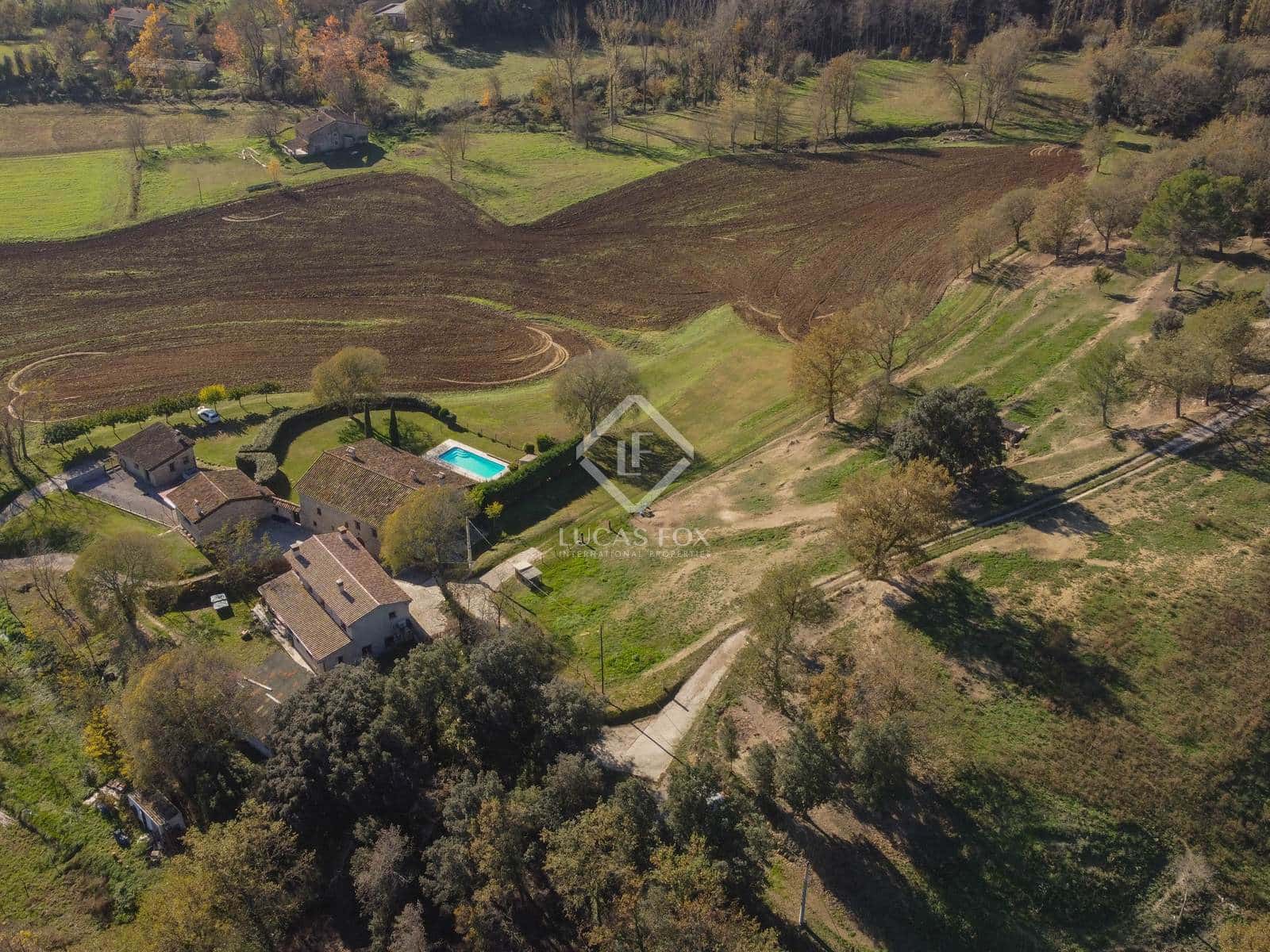 7 soveværelse Finca/Landehus til salg i Santa Pau med swimmingpool garage - € 995.000 (Ref: 8696938)