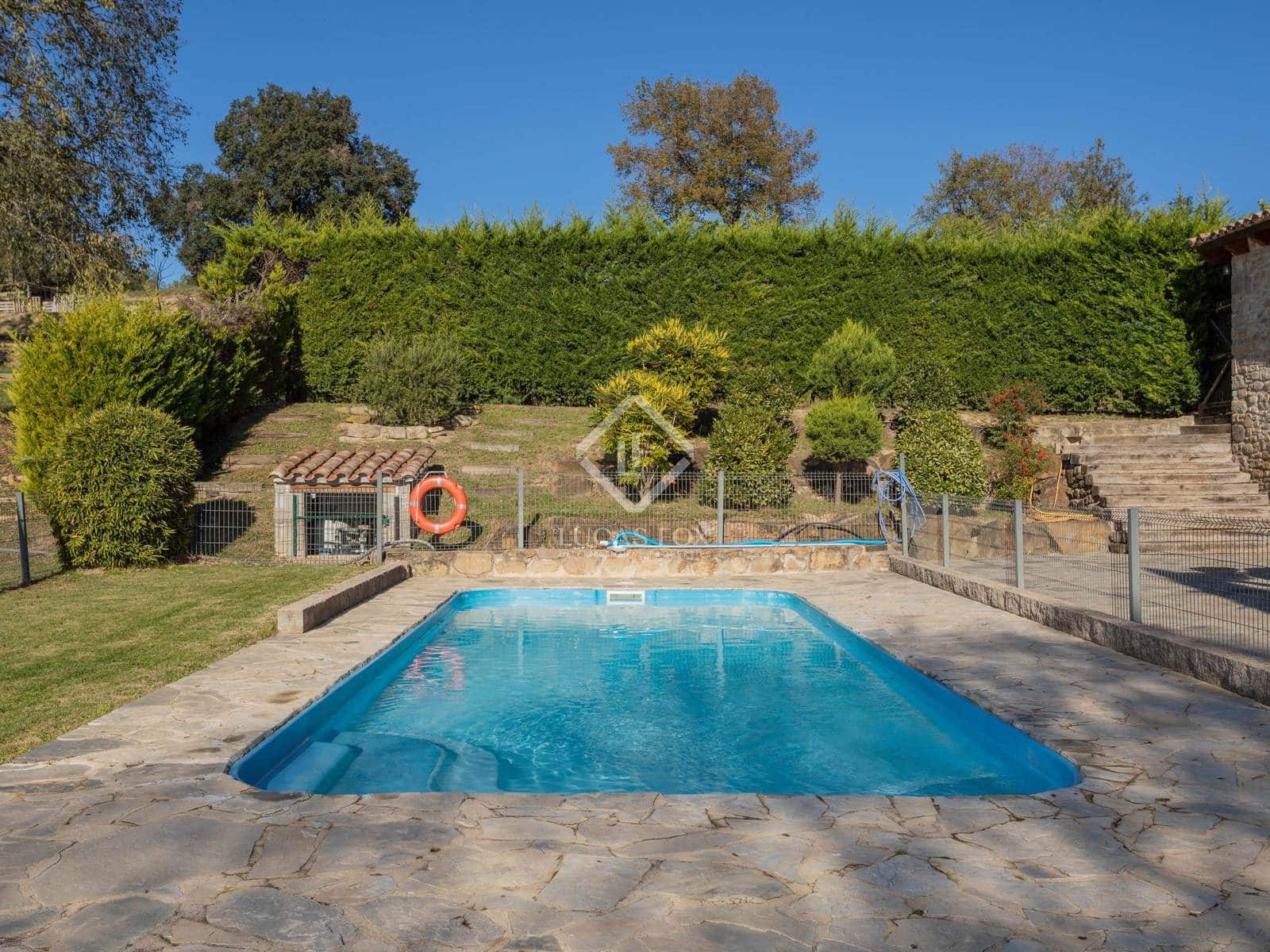 7 soveværelse Finca/Landehus til salg i Santa Pau med swimmingpool garage - € 995.000 (Ref: 8696938)