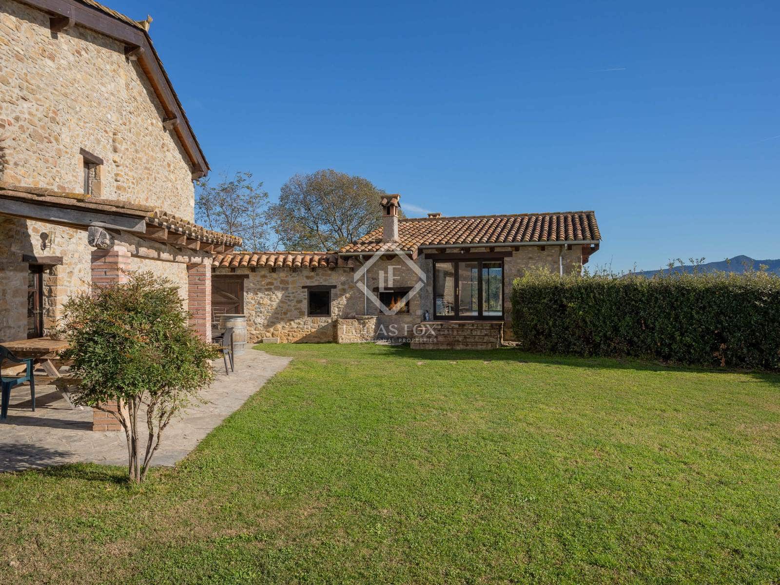 7 soveværelse Finca/Landehus til salg i Santa Pau med swimmingpool garage - € 995.000 (Ref: 8696938)