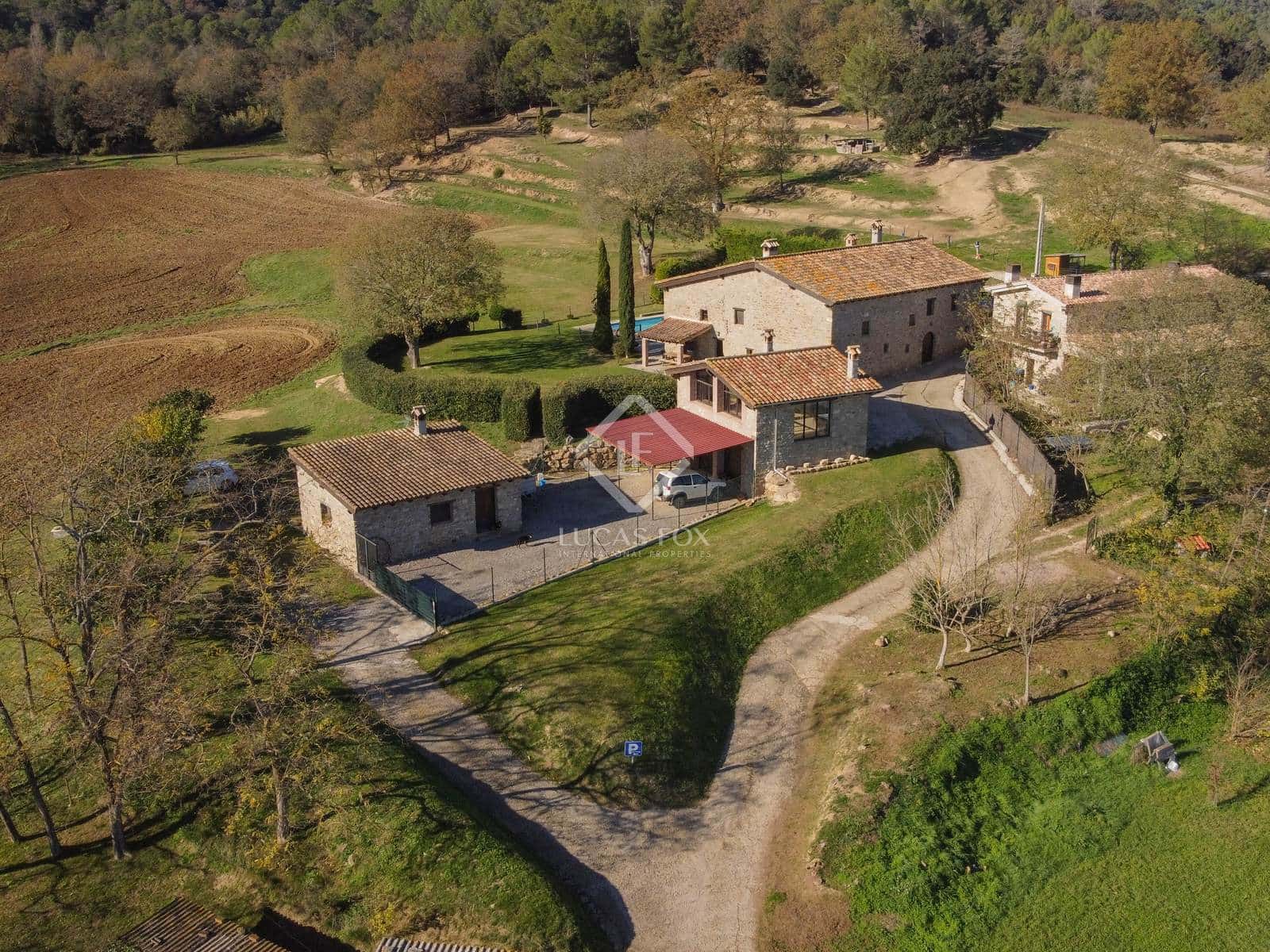 7 soveværelse Finca/Landehus til salg i Santa Pau med swimmingpool garage - € 995.000 (Ref: 8696938)