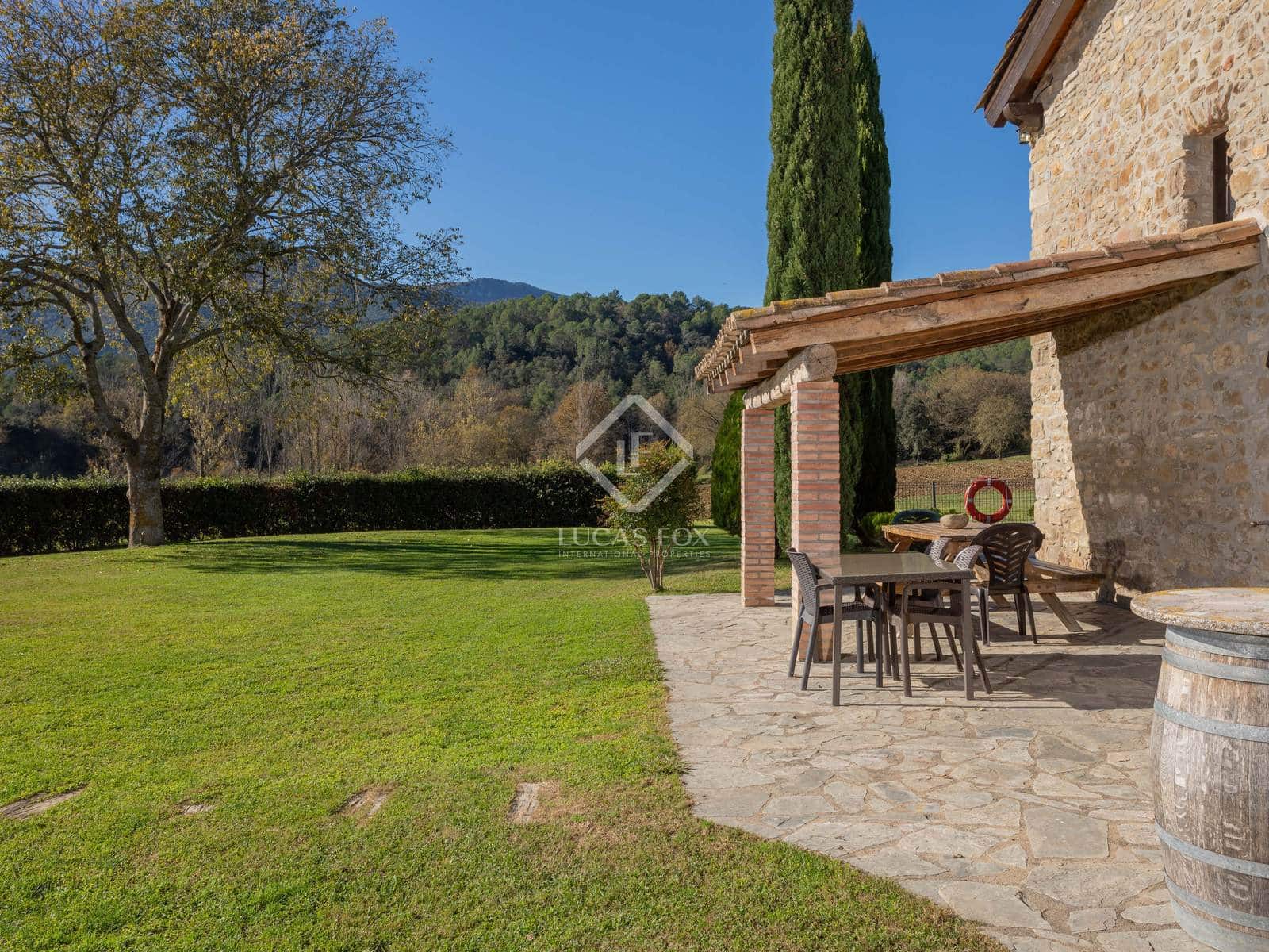 7 soveværelse Finca/Landehus til salg i Santa Pau med swimmingpool garage - € 995.000 (Ref: 8696938)