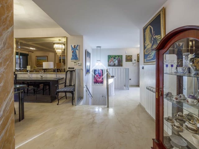 4 bedroom Apartment for sale in Valencia city with garage - € 798,000 (Ref: 8697555)