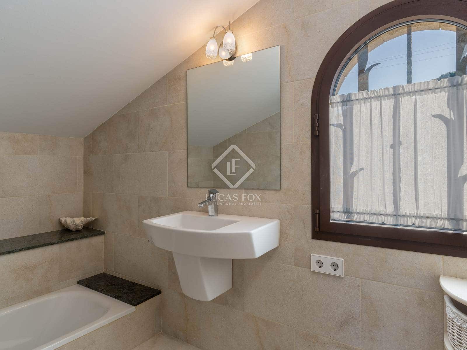 6 soveværelse Villa til salg i Sant Feliu de Guixols med garage - € 1.600.000 (Ref: 8700510)