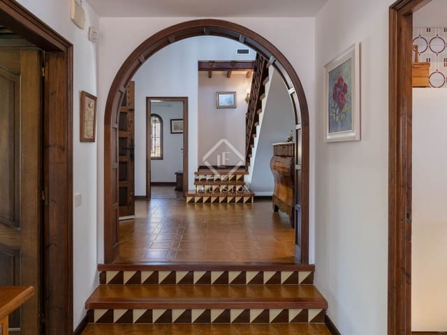 6 bedroom Villa for sale in Sant Feliu de Guíxols with garage - € 1,600,000 (Ref: 8700510)