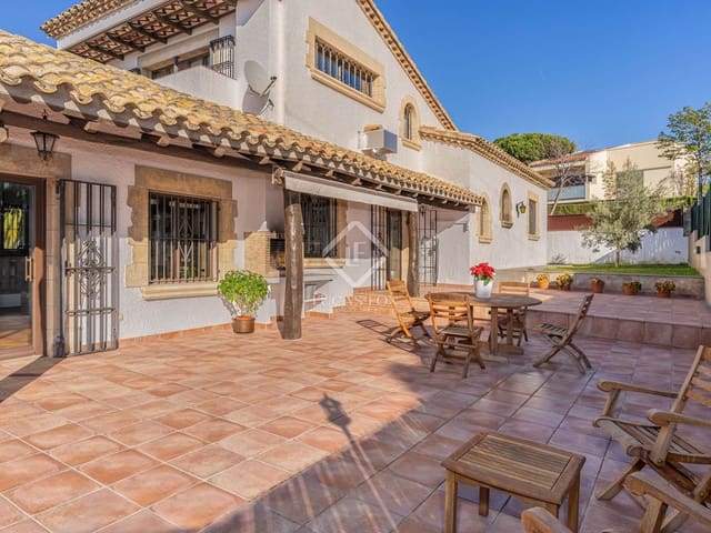 6 bedroom Villa for sale in Sant Feliu de Guíxols with garage - € 1,600,000 (Ref: 8700510)