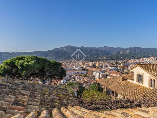 6 bedroom Villa for sale in Sant Feliu de Guíxols with garage - € 1,600,000 (Ref: 8700510)