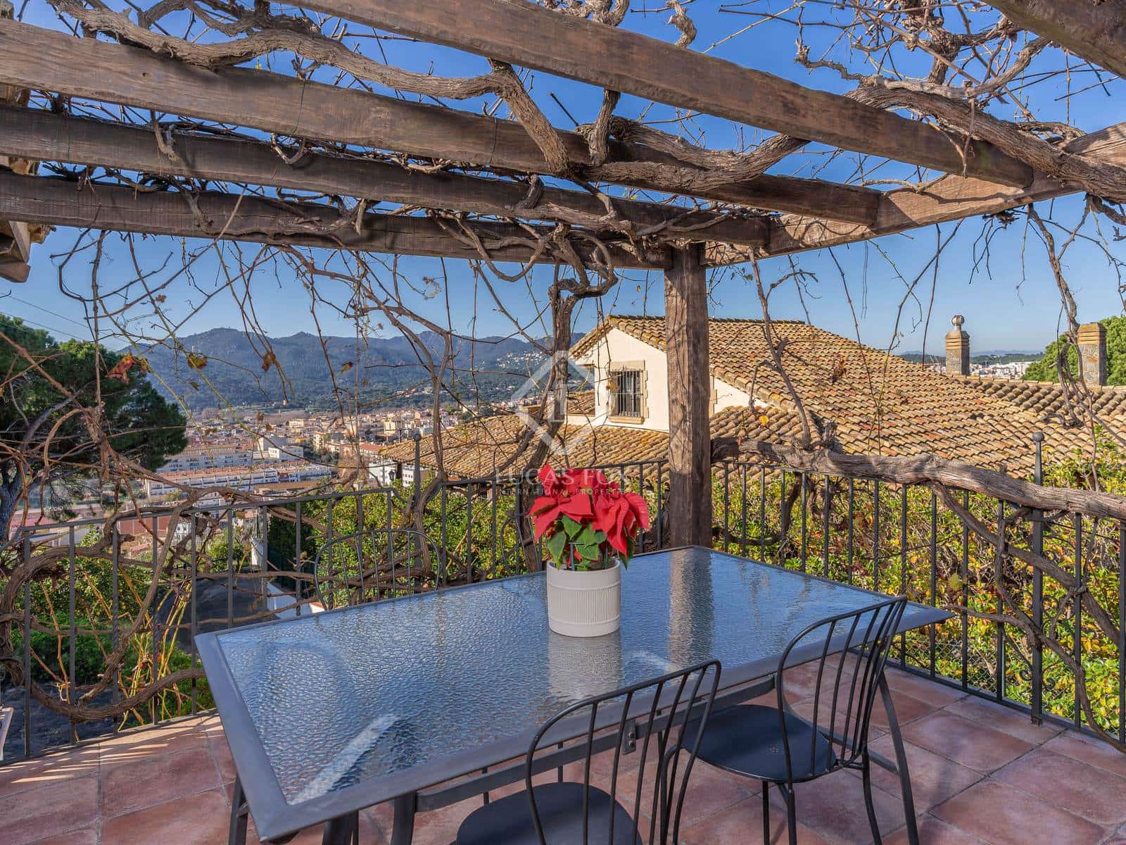 6 soveværelse Villa til salg i Sant Feliu de Guixols med garage - € 1.600.000 (Ref: 8700510)