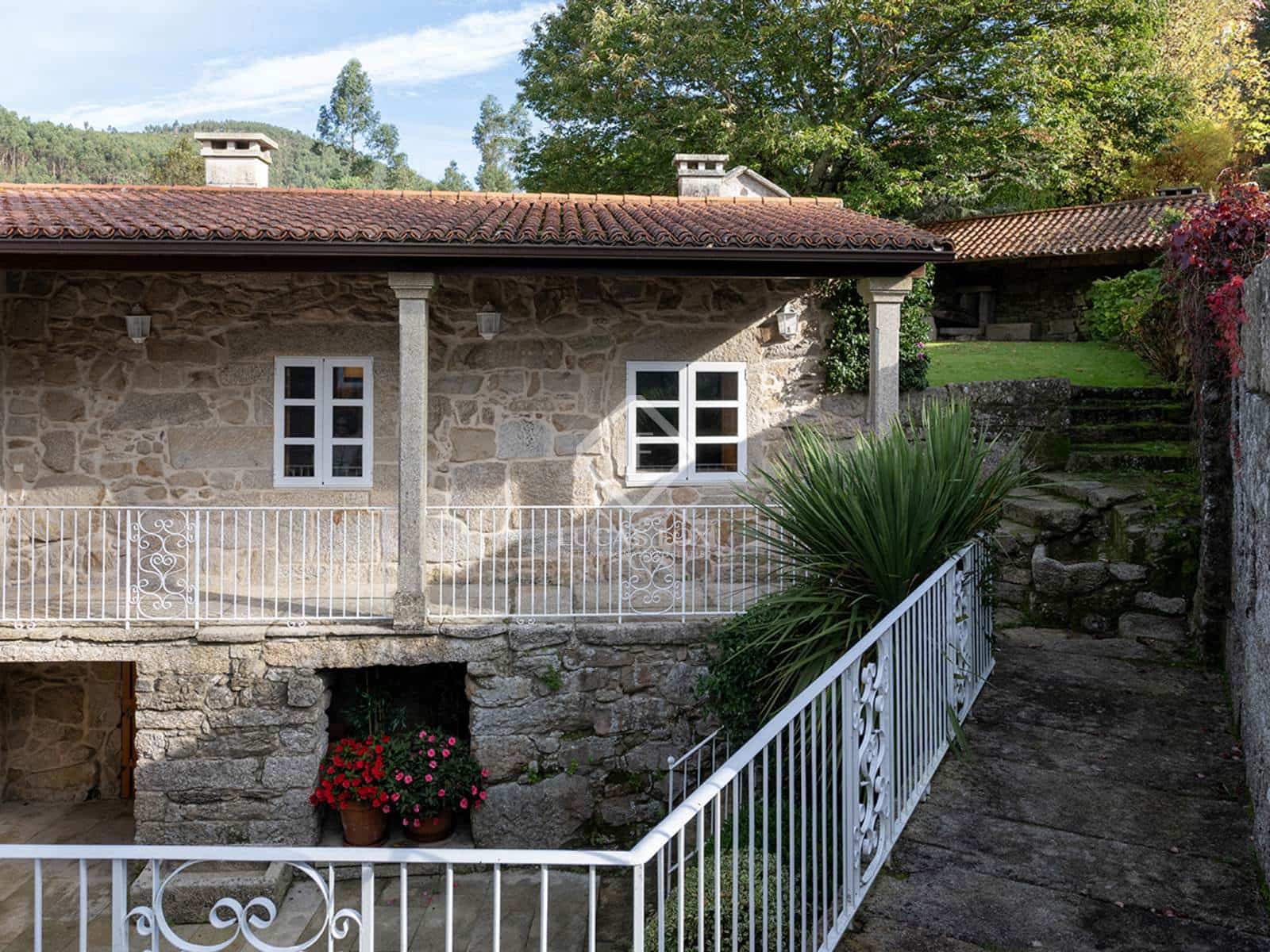 6 soveværelse Villa til salg i Cerdedo-Cotobade med swimmingpool garage - € 1.200.000 (Ref: 8703278)