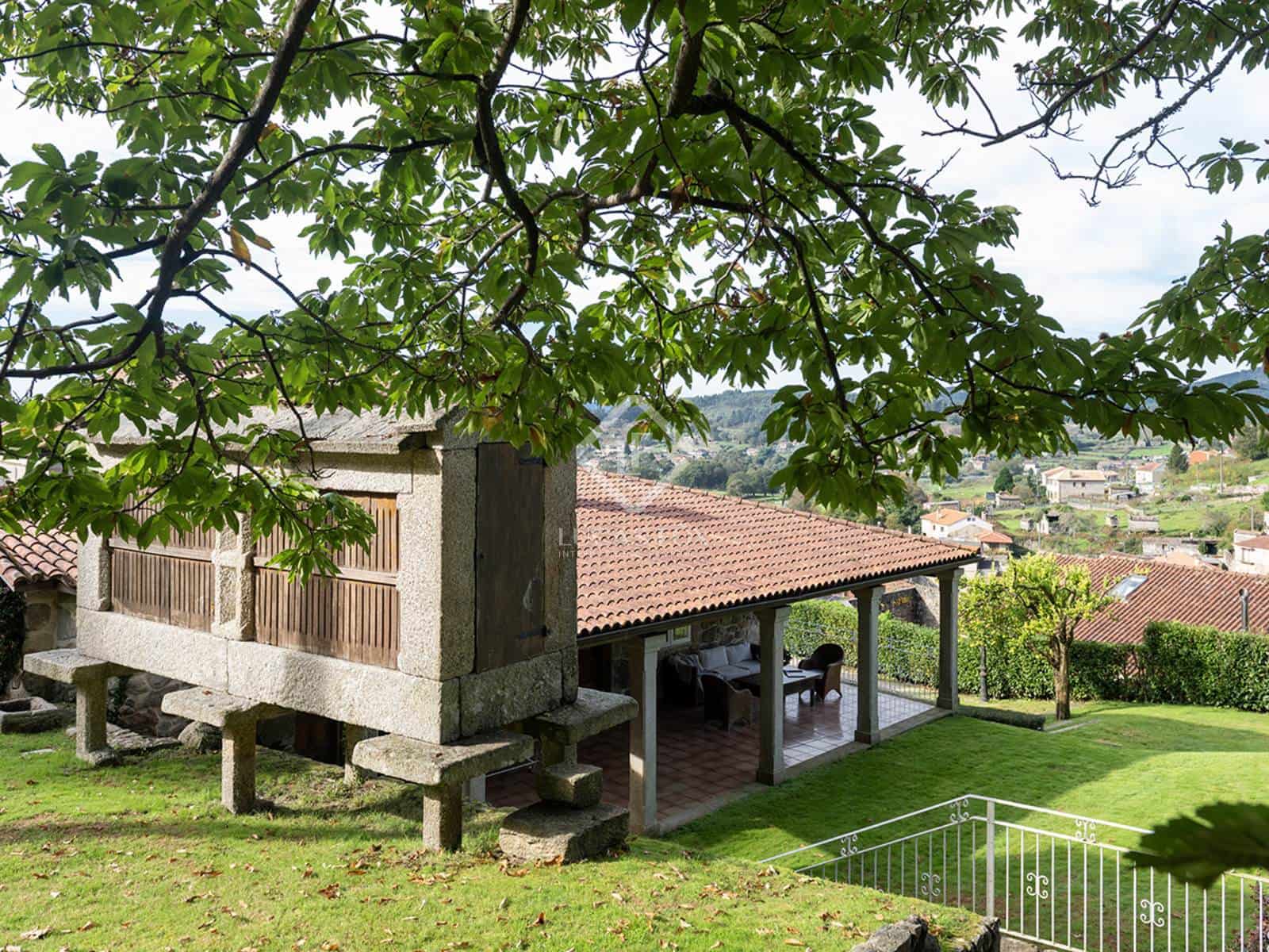 6 soveværelse Villa til salg i Cerdedo-Cotobade med swimmingpool garage - € 1.200.000 (Ref: 8703278)