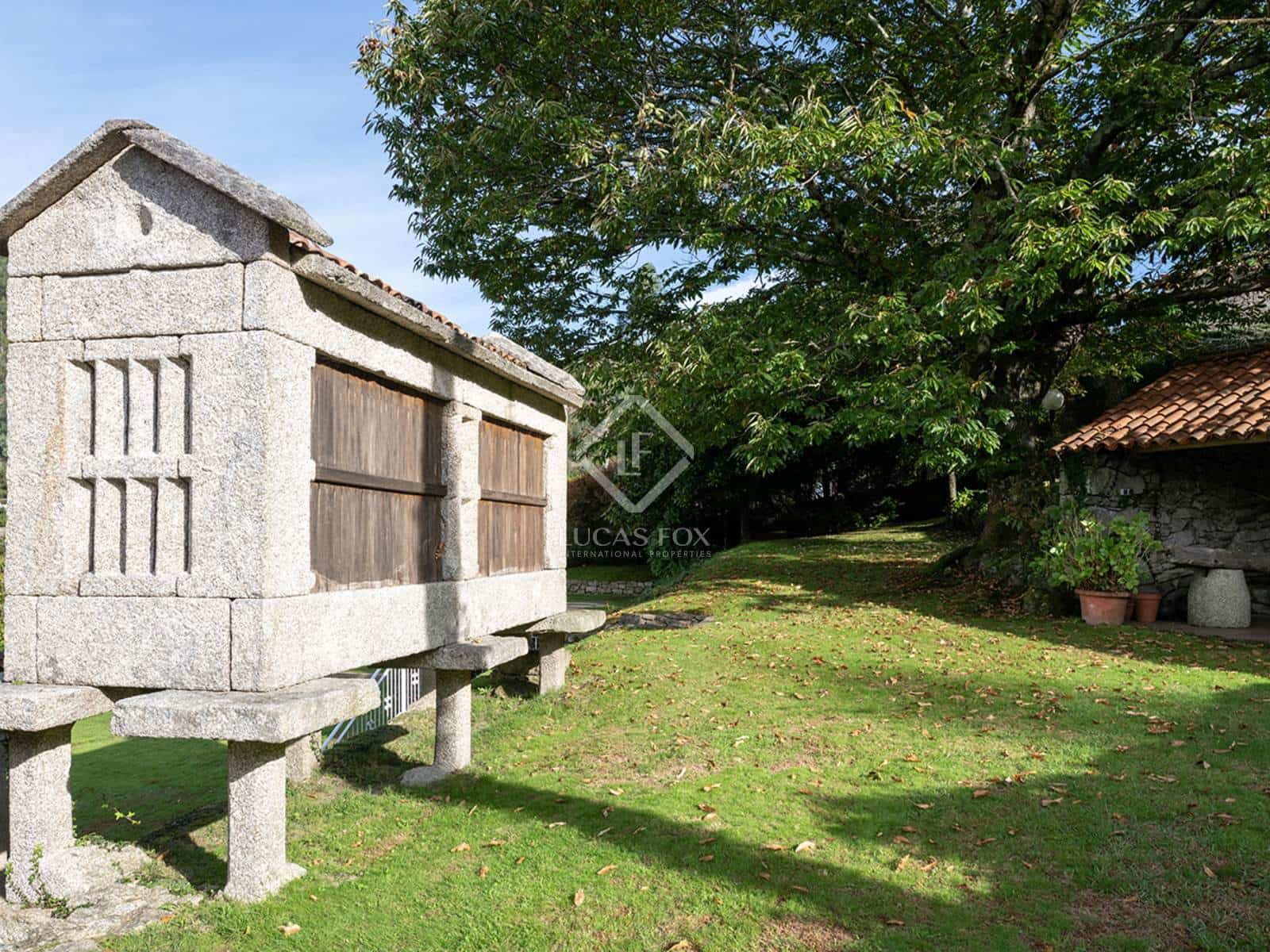 6 soveværelse Villa til salg i Cerdedo-Cotobade med swimmingpool garage - € 1.200.000 (Ref: 8703278)