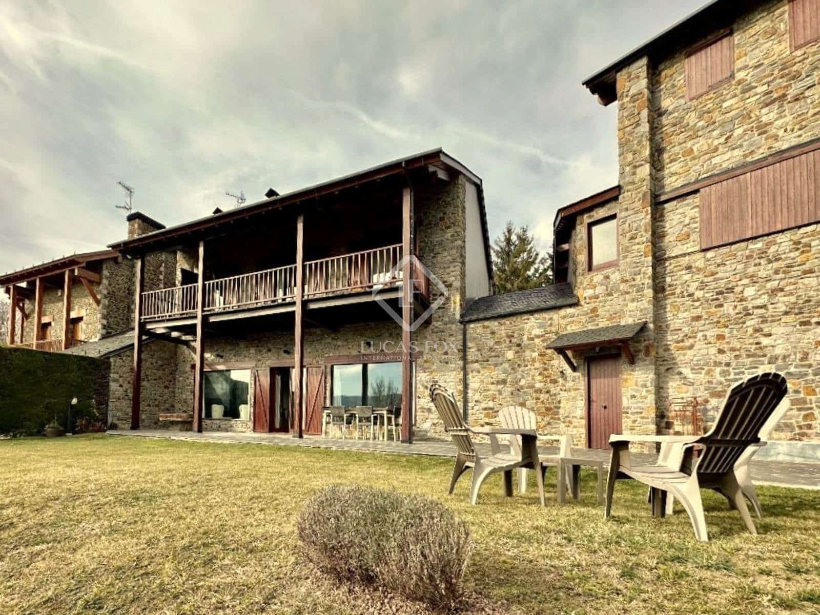 4 soveværelse Villa til salg i Llivia med garage - € 920.000 (Ref: 8704249)