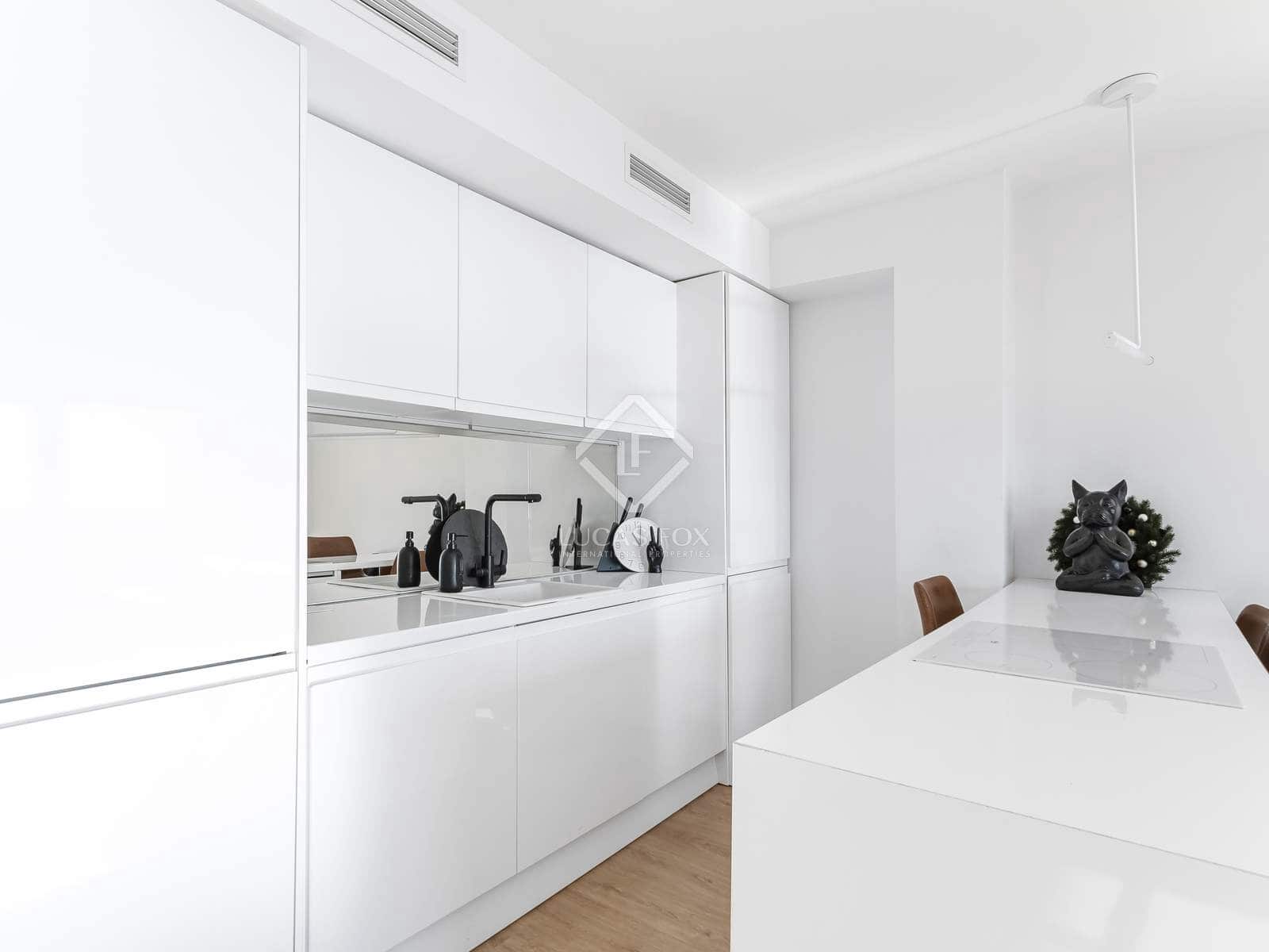 4 bedroom Apartment for sale in Alicante / Alacant city with garage - € 850,000 (Ref: 8705725)