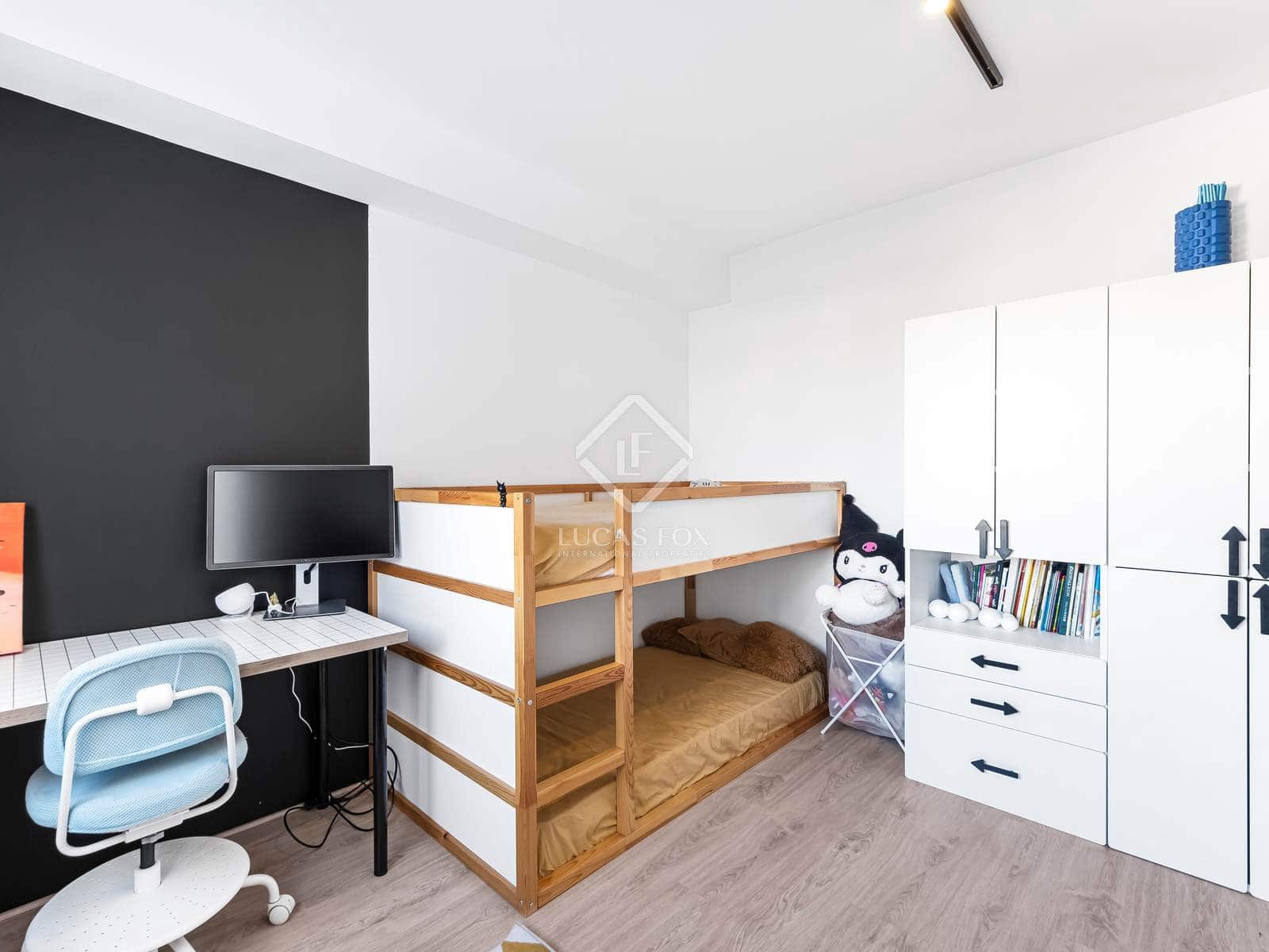 4 bedroom Apartment for sale in Alicante / Alacant city with garage - € 850,000 (Ref: 8705725)