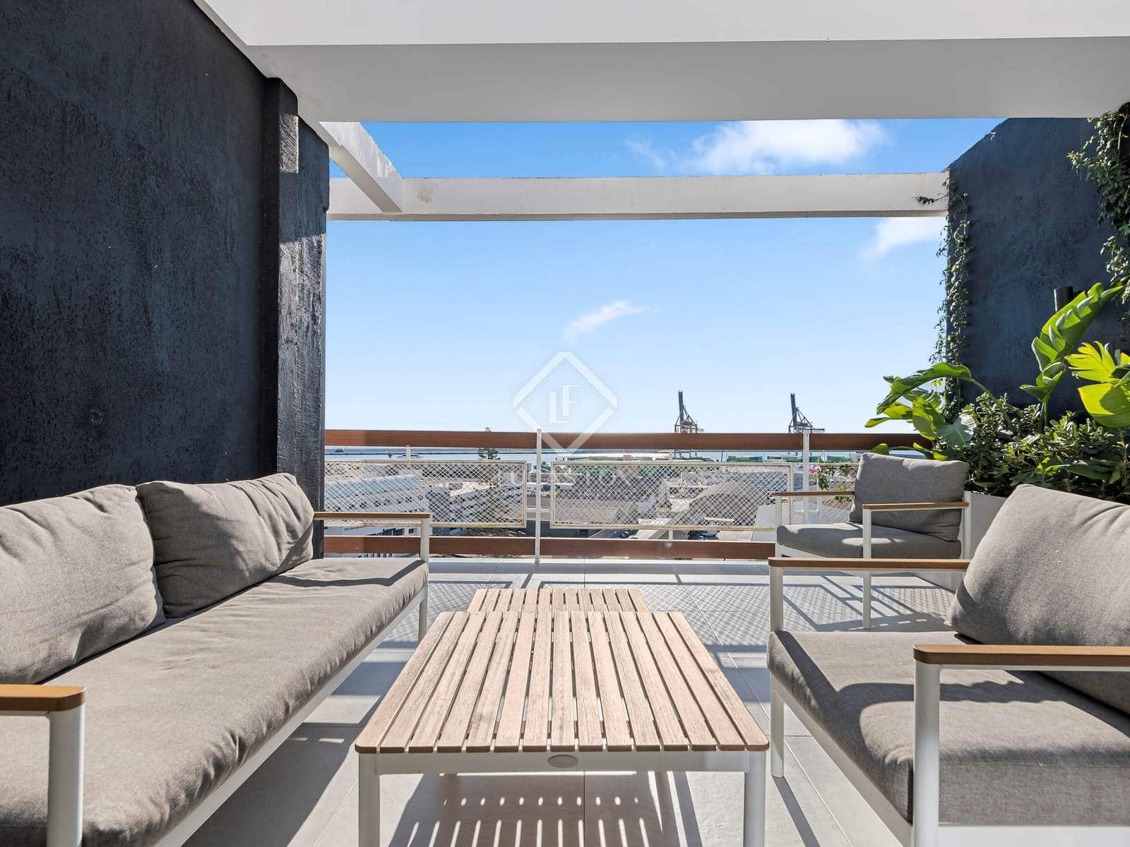 4 bedroom Apartment for sale in Alicante / Alacant city with garage - € 850,000 (Ref: 8705725)