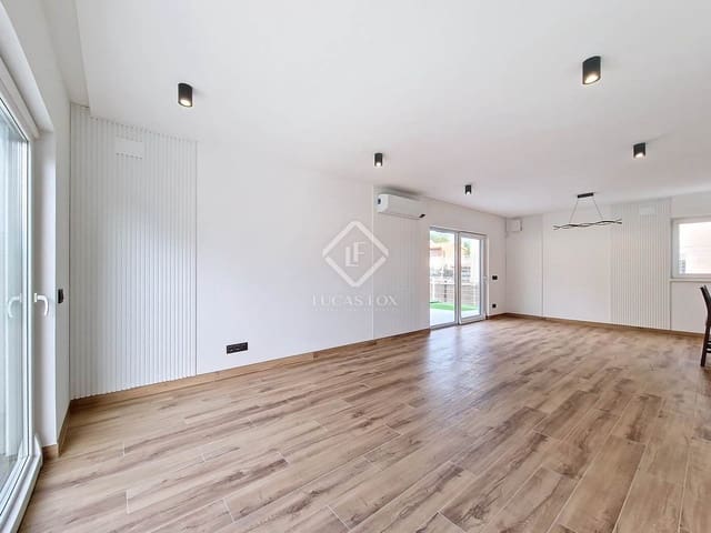 4 bedroom Villa for sale in Cunit with pool garage - € 599,000 (Ref: 8708748)