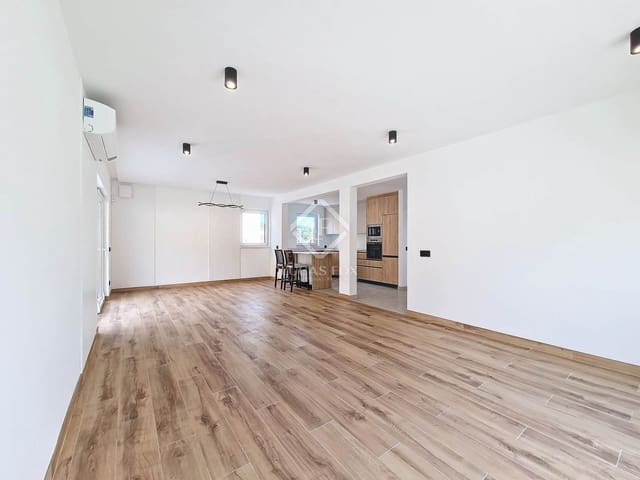 4 bedroom Villa for sale in Cunit with pool garage - € 599,000 (Ref: 8708748)