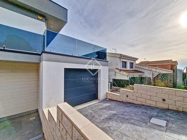 4 bedroom Villa for sale in Cunit with pool garage - € 599,000 (Ref: 8708748)