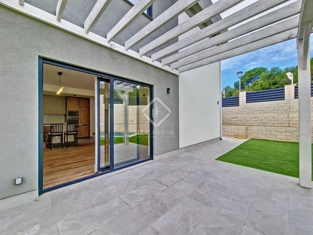 4 bedroom Villa for sale in Cunit with pool garage - € 599,000 (Ref: 8708748)