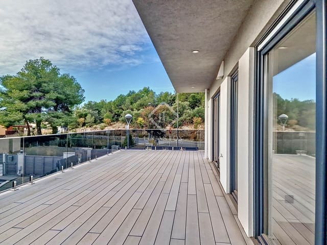 4 bedroom Villa for sale in Cunit with pool garage - € 599,000 (Ref: 8708748)