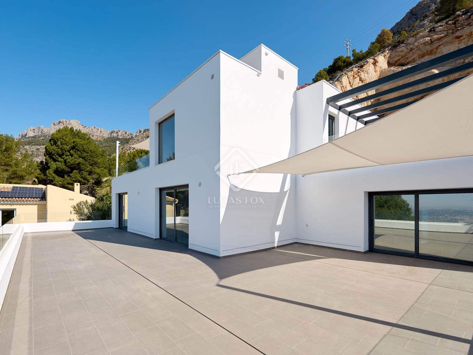 5 bedroom Villa for sale in Altea with pool garage - € 2,180,000 (Ref: 8710798)