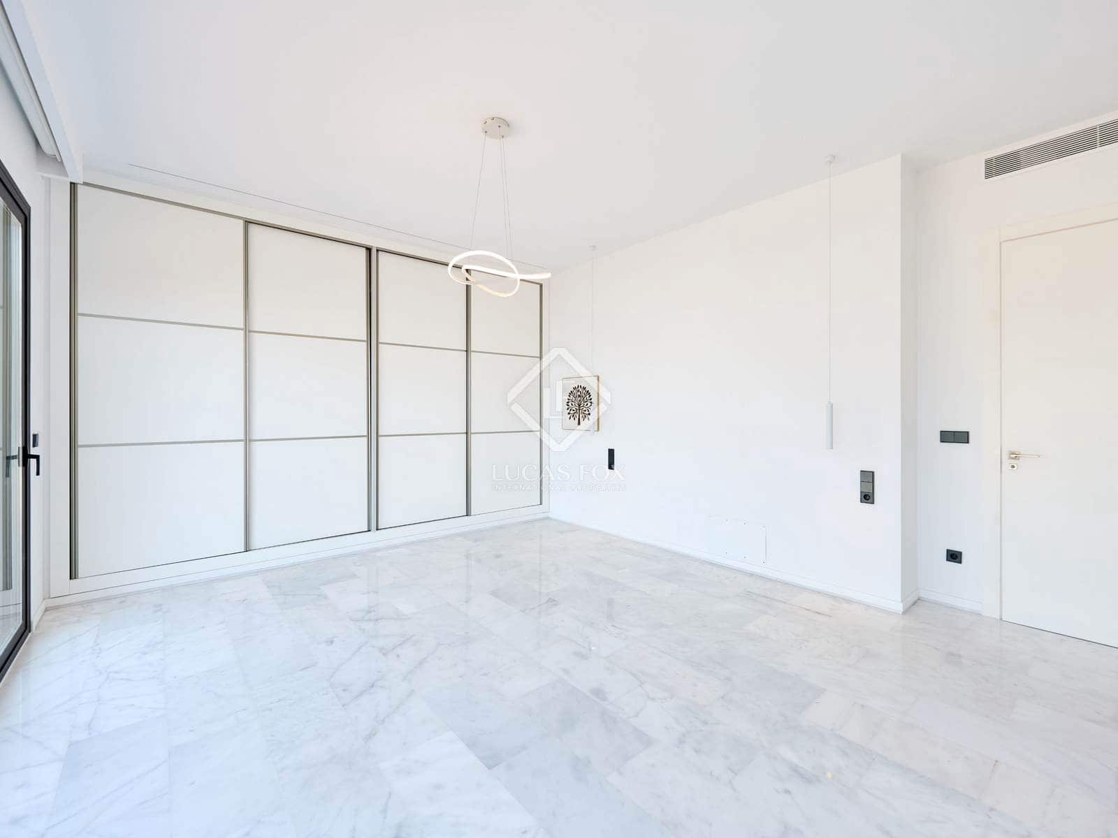 5 bedroom Villa for sale in Altea with pool garage - € 2,180,000 (Ref: 8710798)