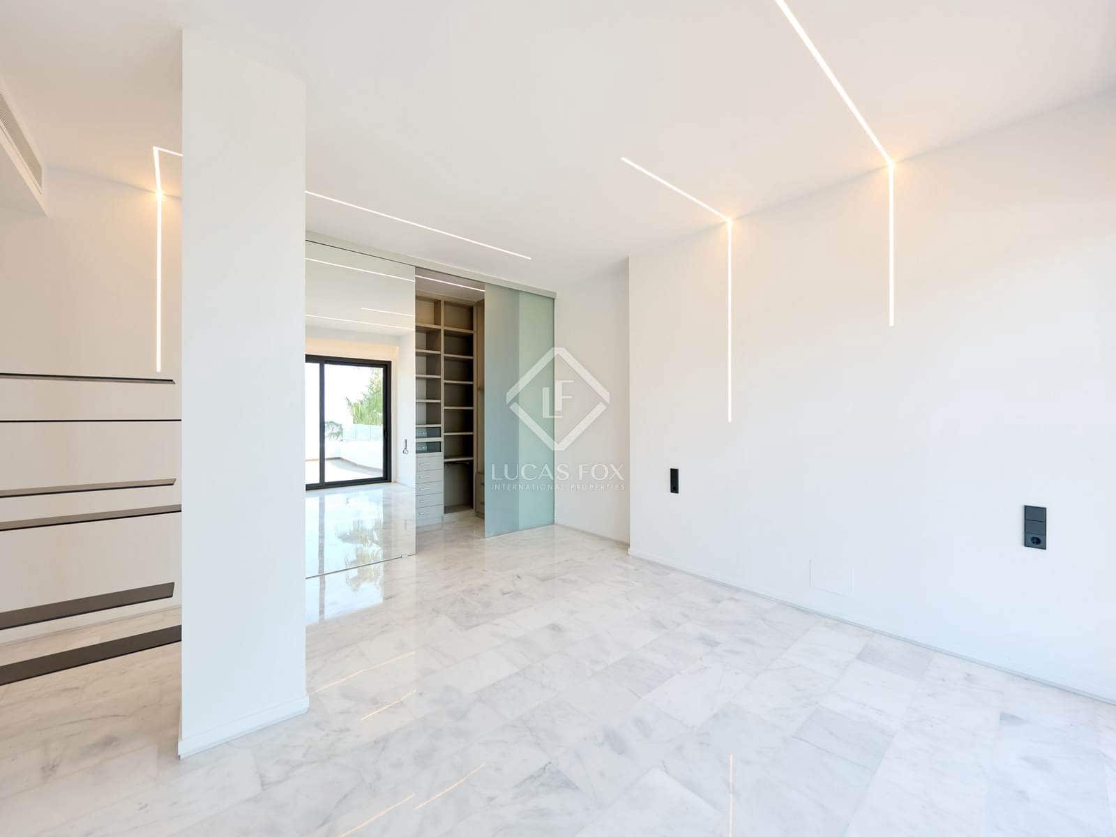 5 bedroom Villa for sale in Altea with pool garage - € 2,180,000 (Ref: 8710798)